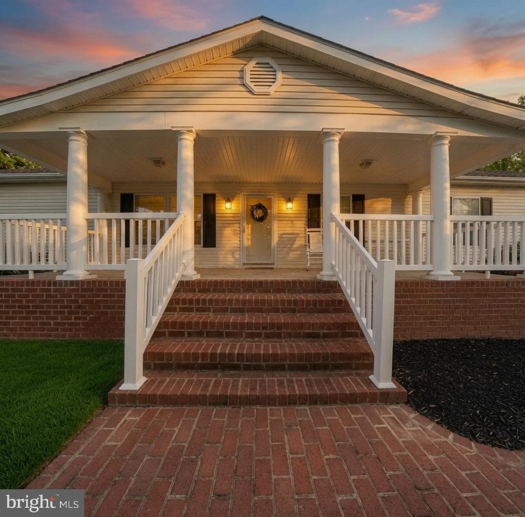 110 E Harbor Dr, Reedville
