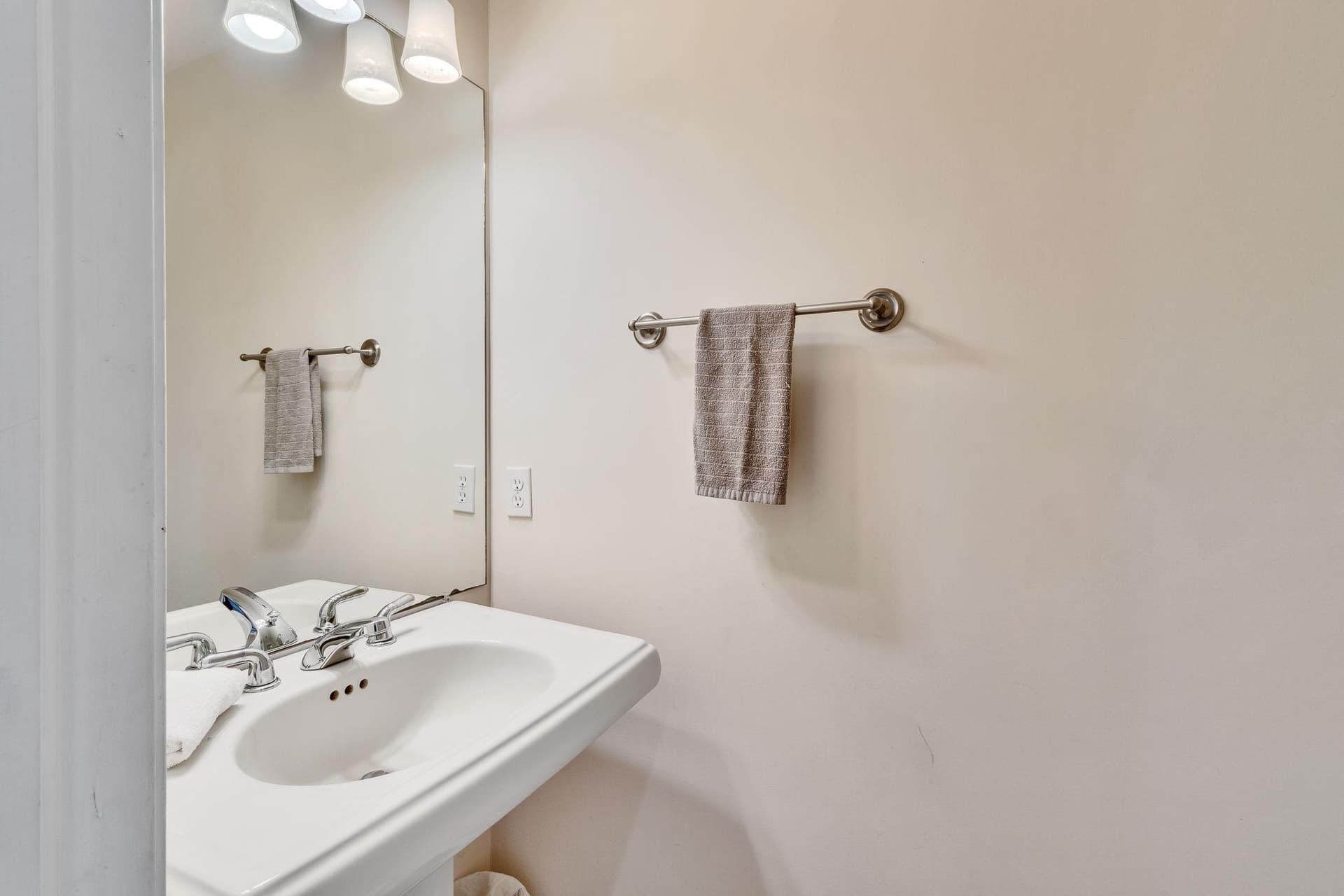 577 Melrose Road photo 28