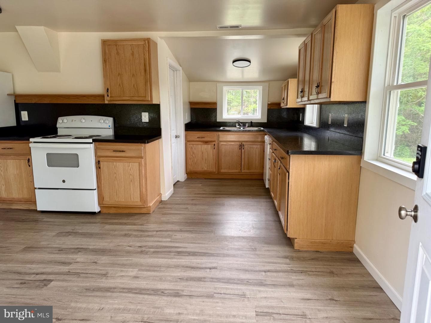 439 Valley Drive photo 5