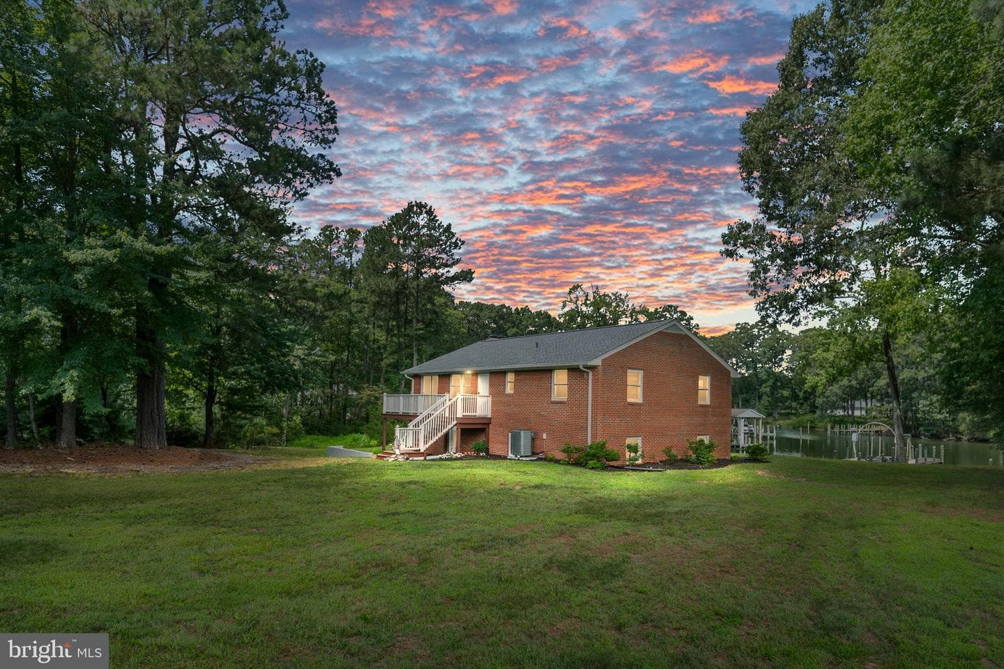 279 Harbor Dr photo 9