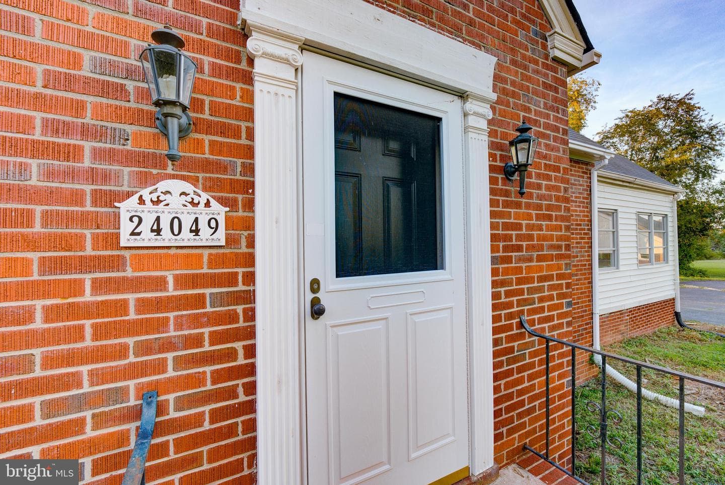 24049 Village Road photo 4
