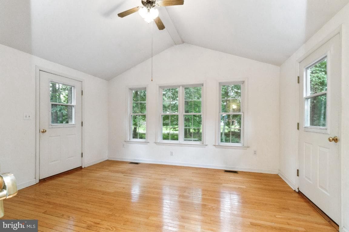 4004 Lakeview Parkway photo 8