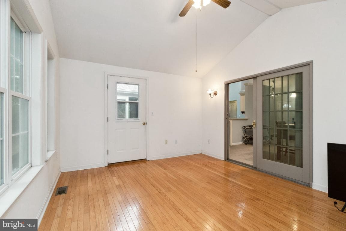4004 Lakeview Parkway photo 9
