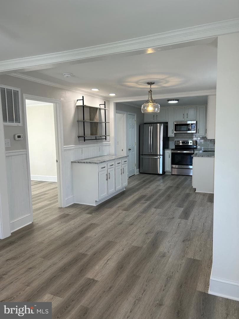 300 Belleview Avenue photo 5