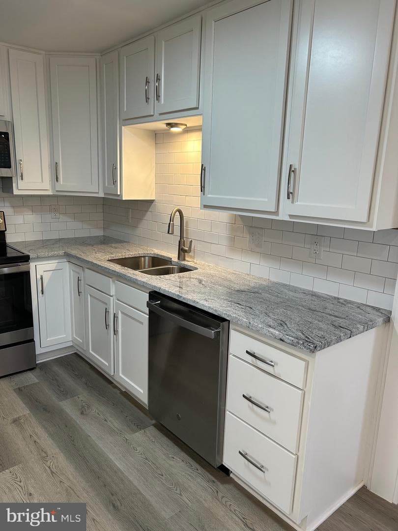 300 Belleview Avenue photo 8