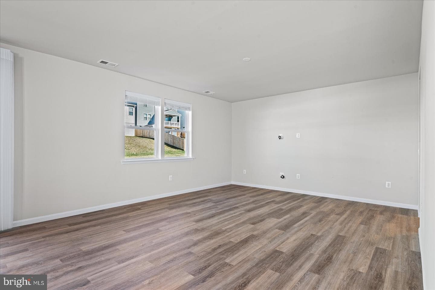 407 Meadows Drive photo 11