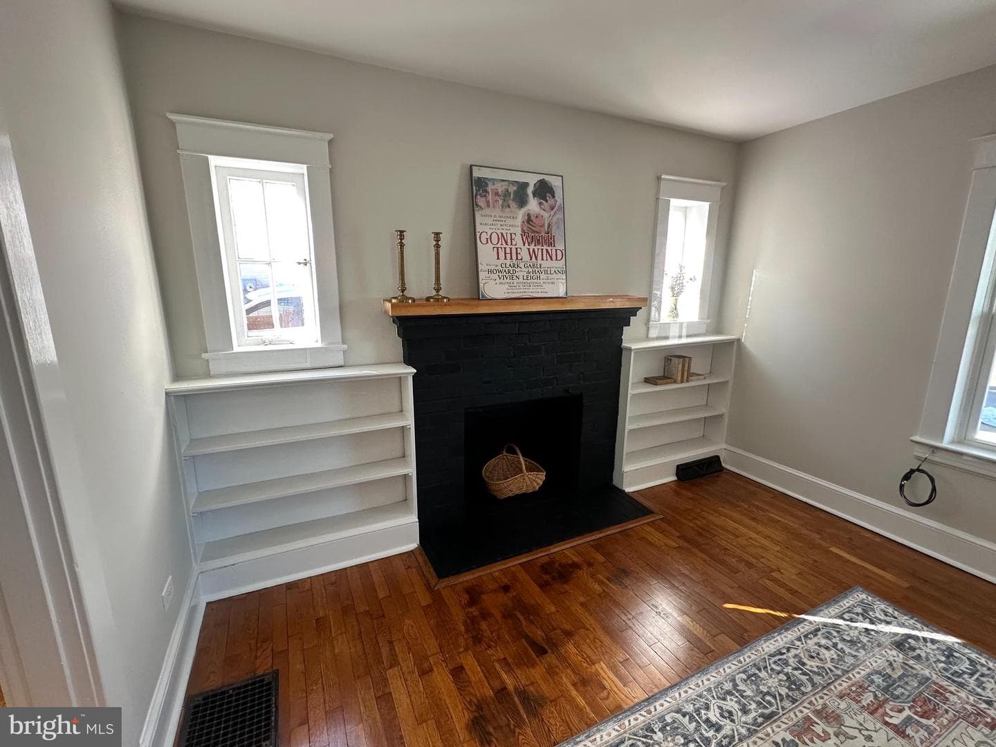 114 W Washington Street photo 2