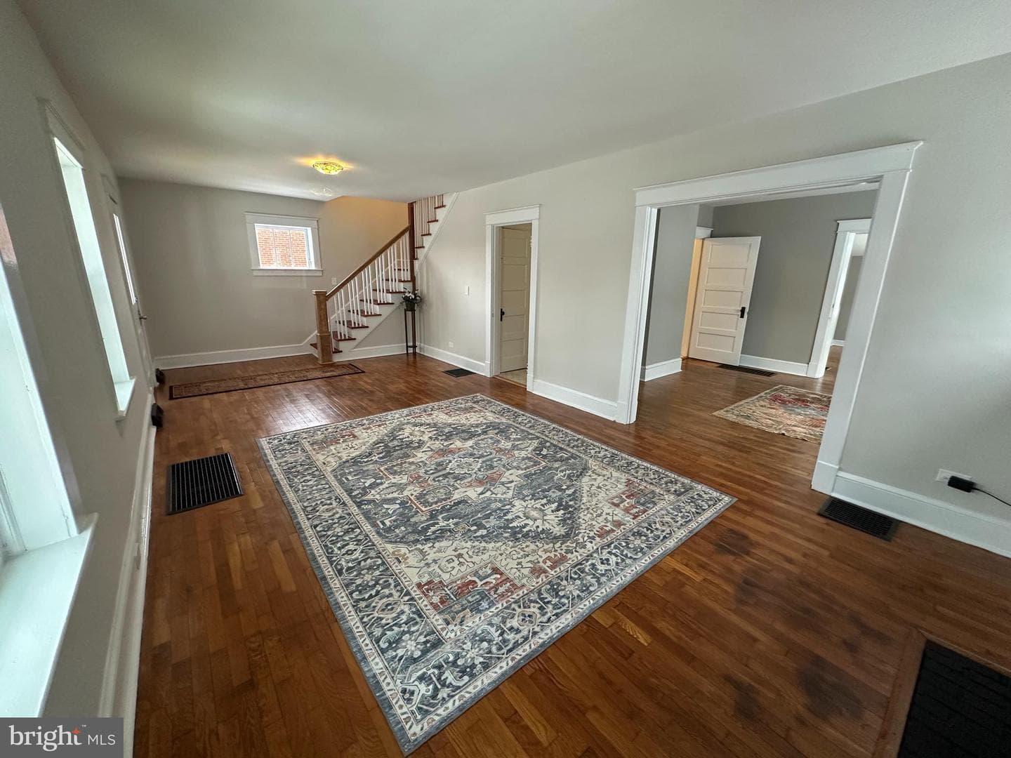 114 W Washington Street photo 4