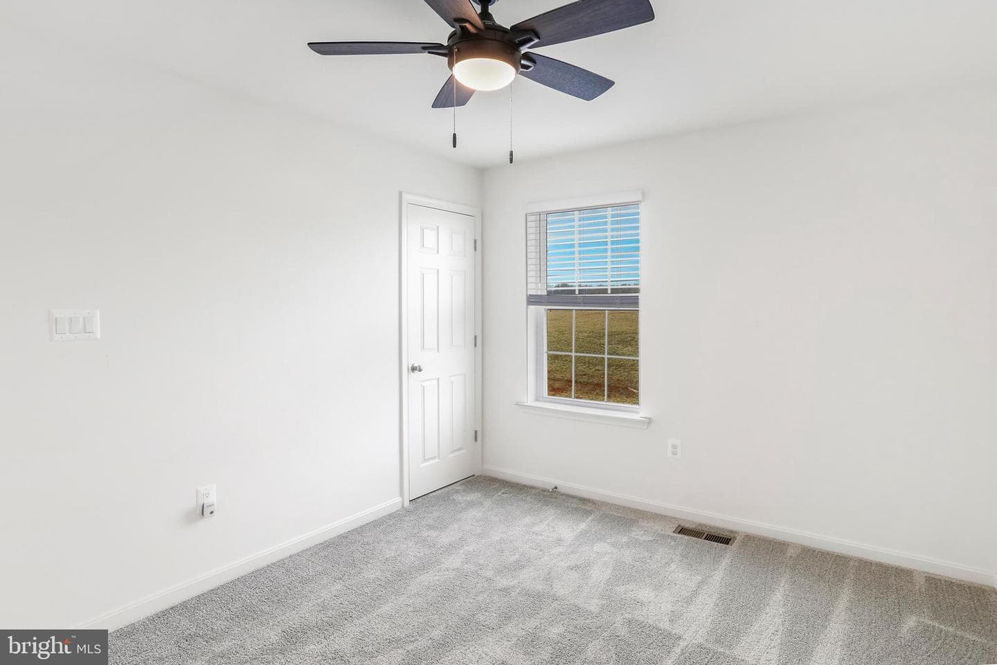 736 Round Hill Drive photo 11