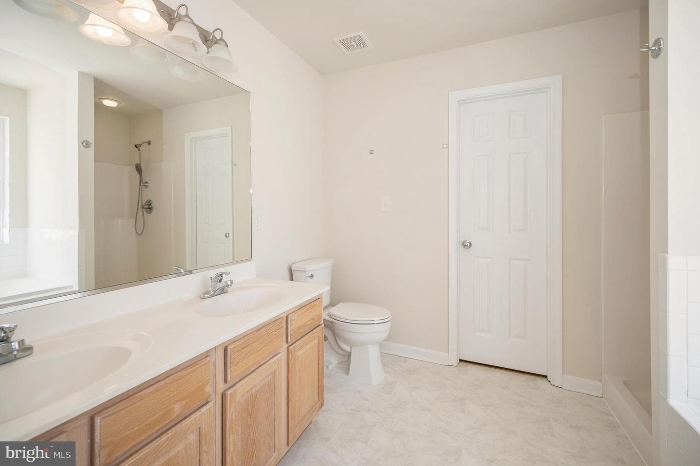 142 Washington Street photo 25