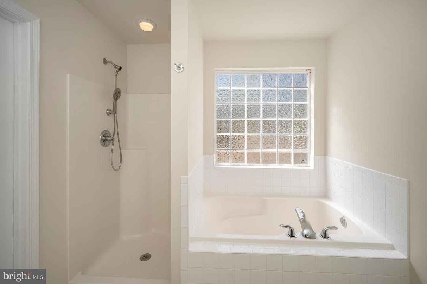 142 Washington Street photo 26