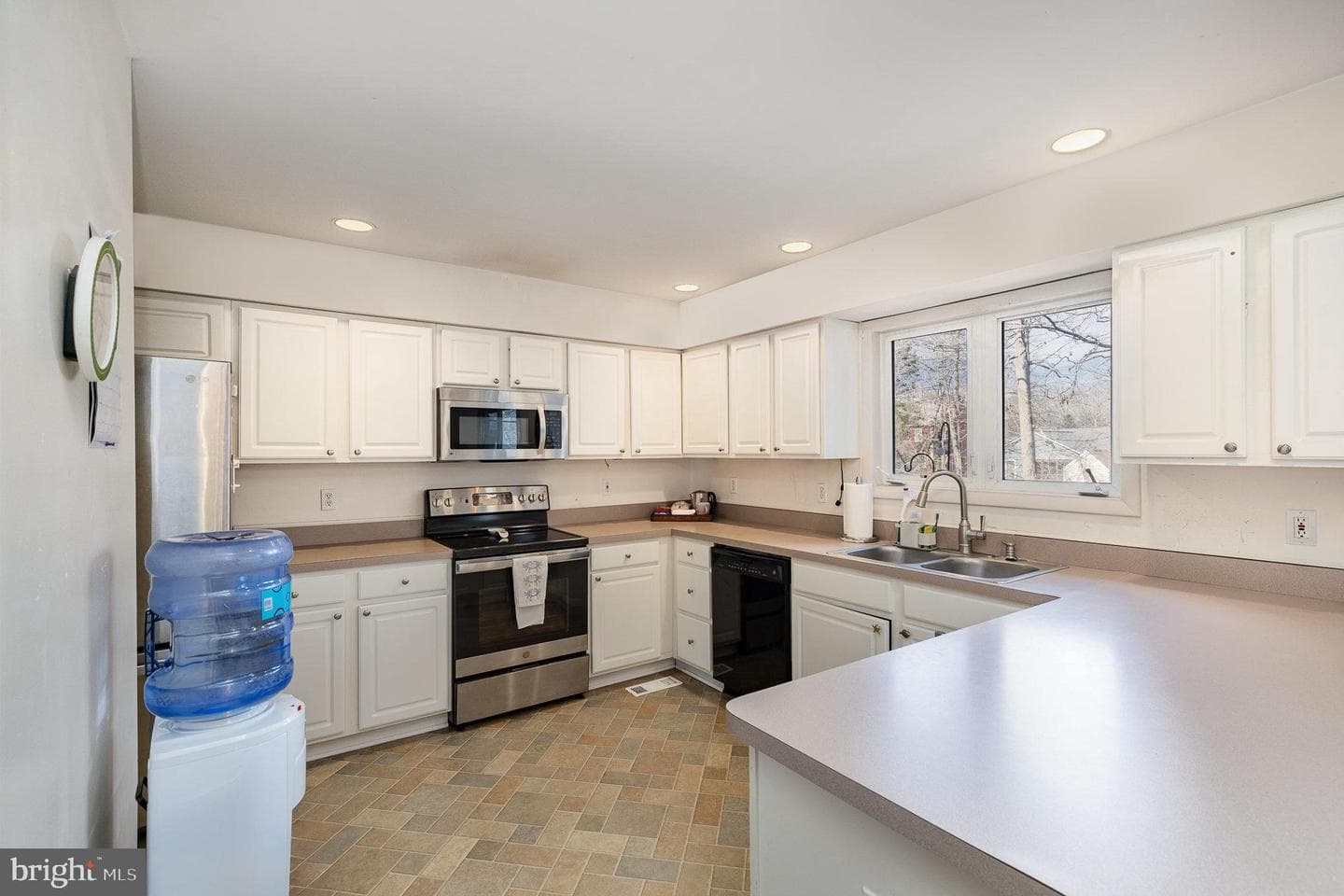 109 Republic Avenue photo 11
