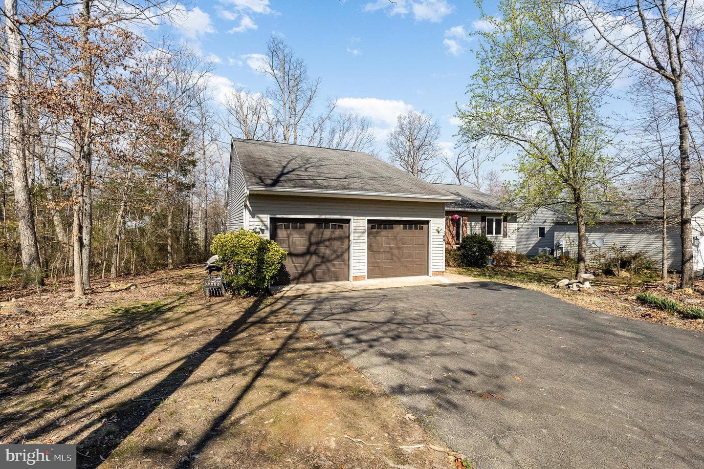 109 Republic Avenue photo 2