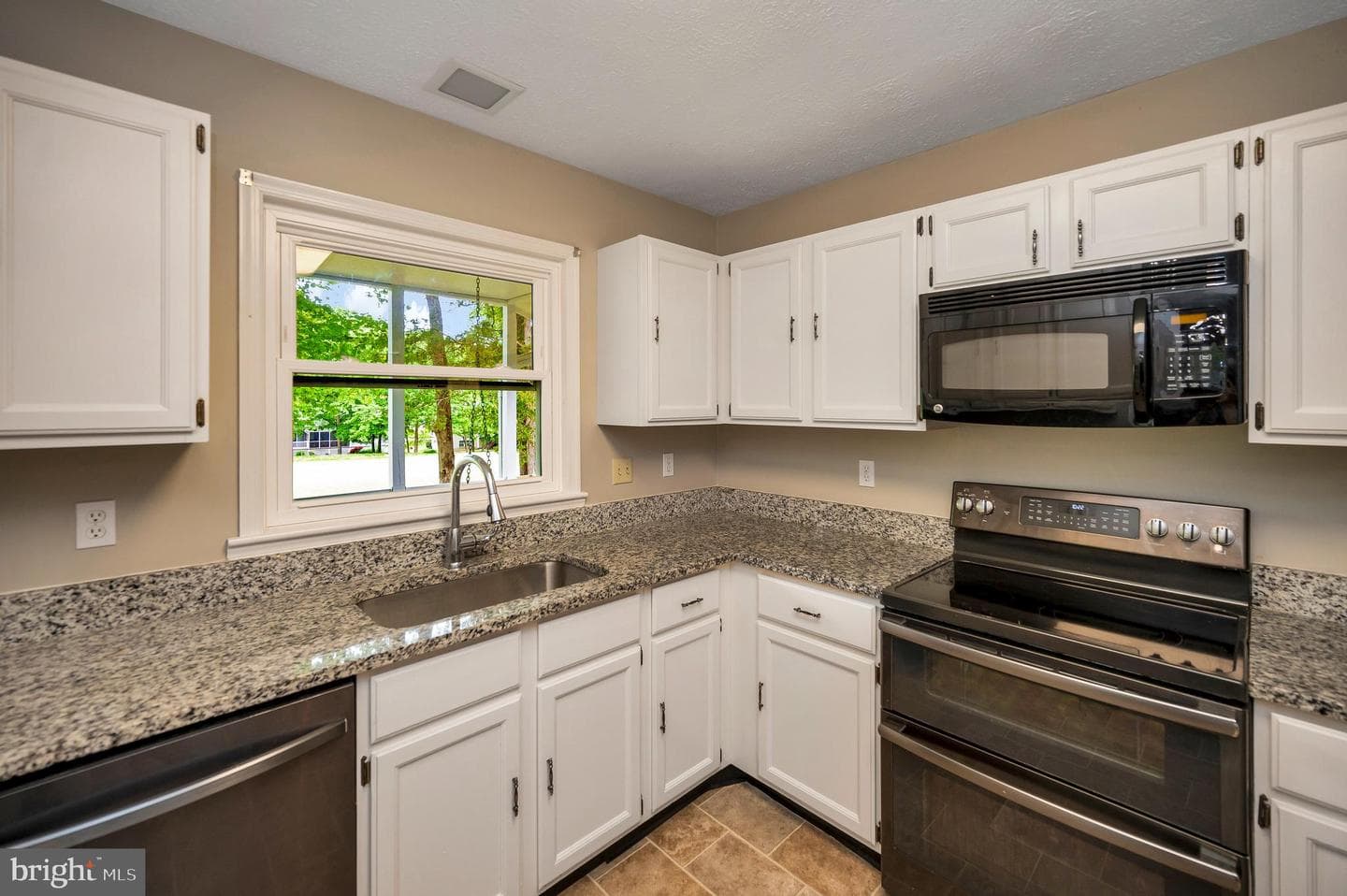 141 Eagle Court photo 34