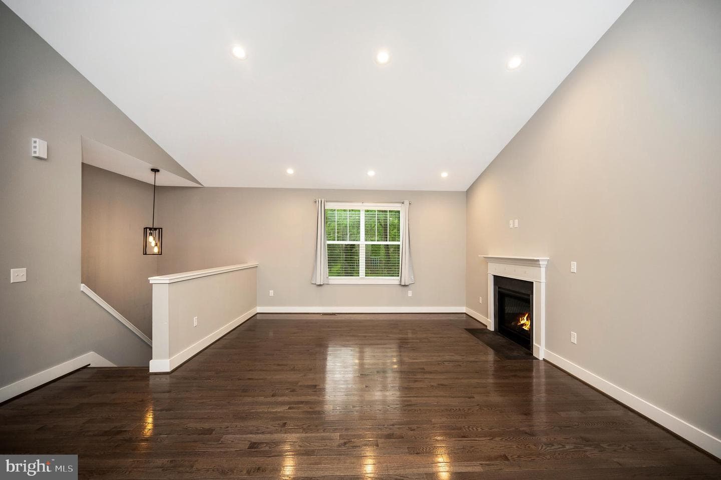 706 Lakeview Parkway photo 4