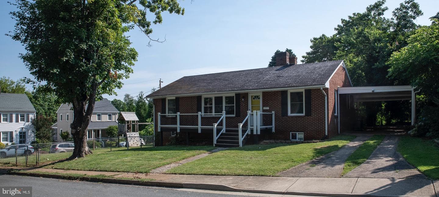 147 S Almond Street photo 2