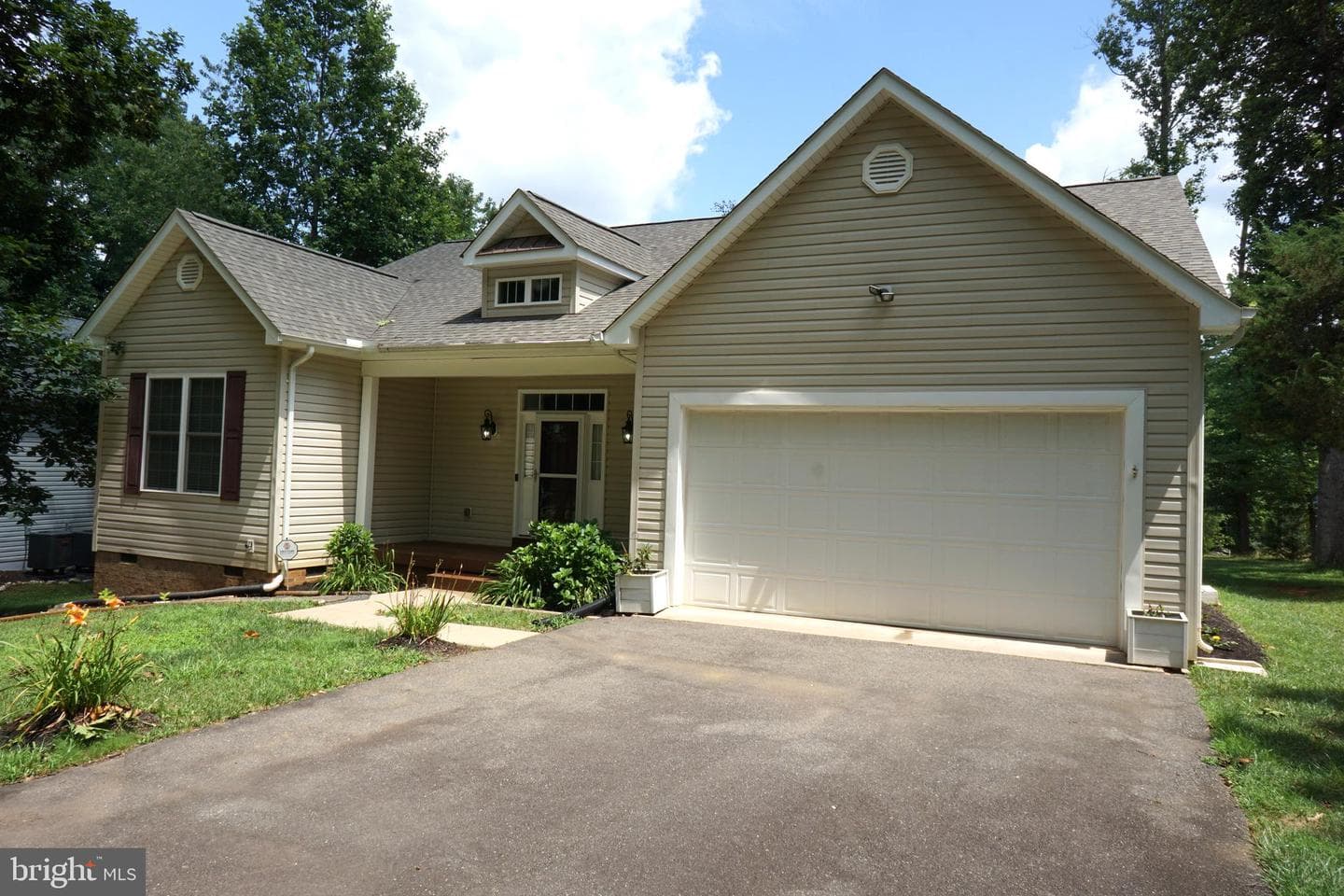 303 Stratford Circle photo 2