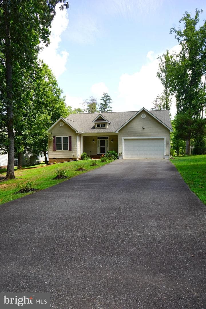 303 Stratford Circle photo 3