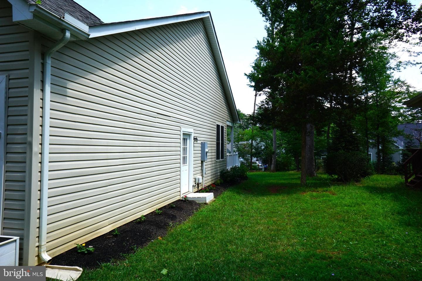 303 Stratford Circle photo 4
