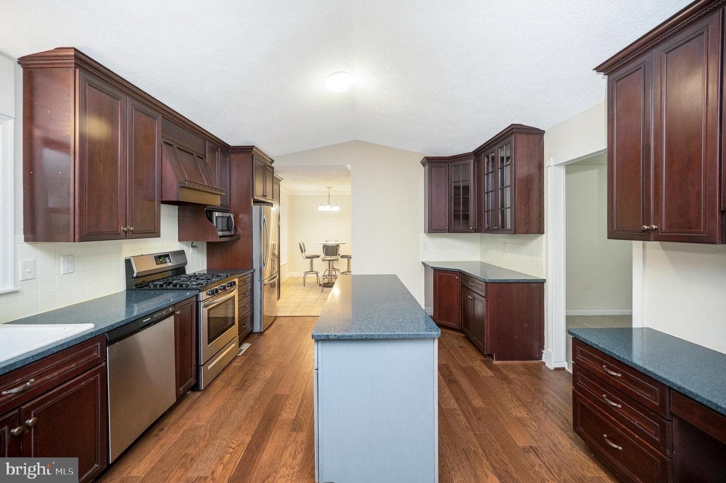 106 Cumberland Circle photo 9