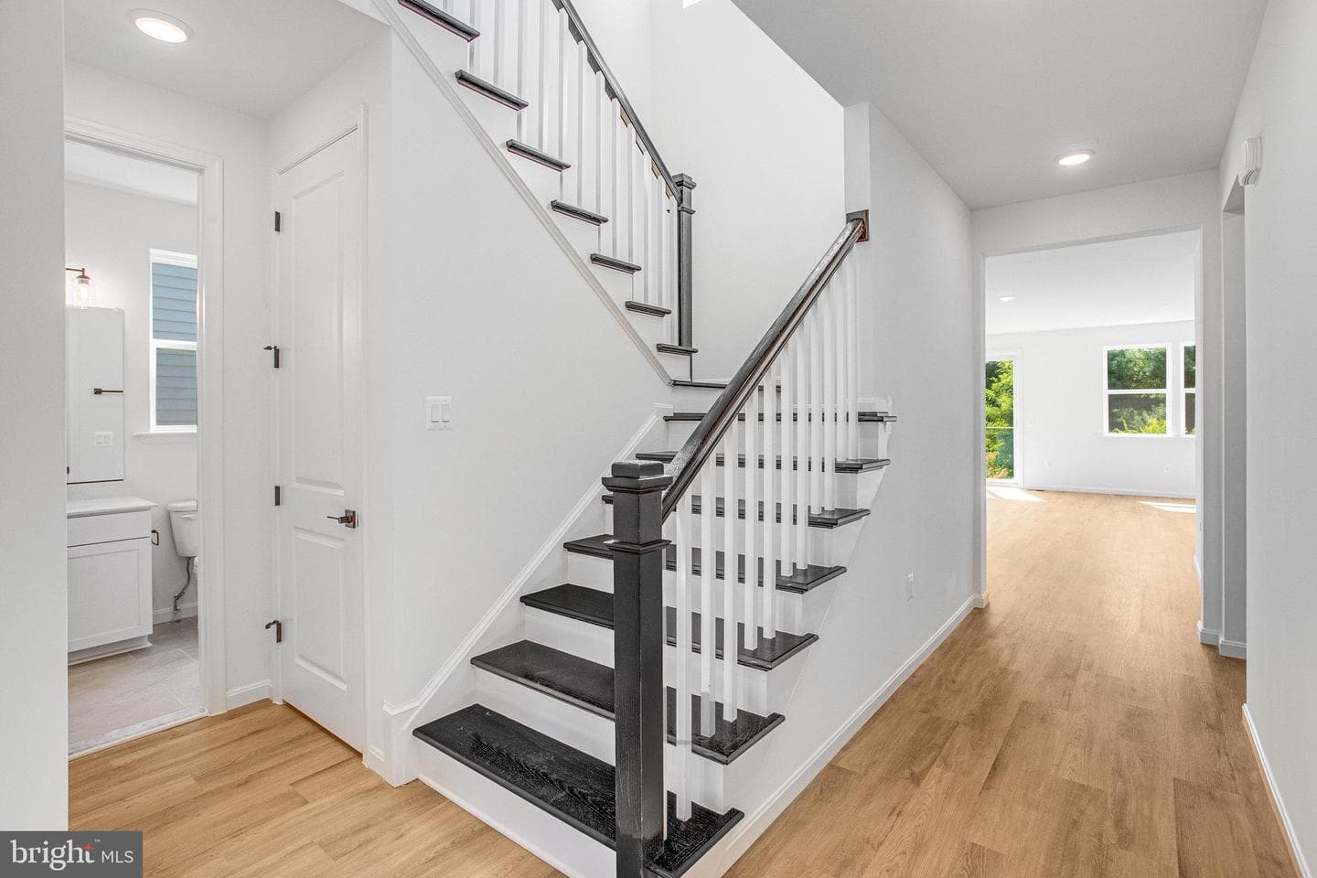 516 Aster Lane photo 4
