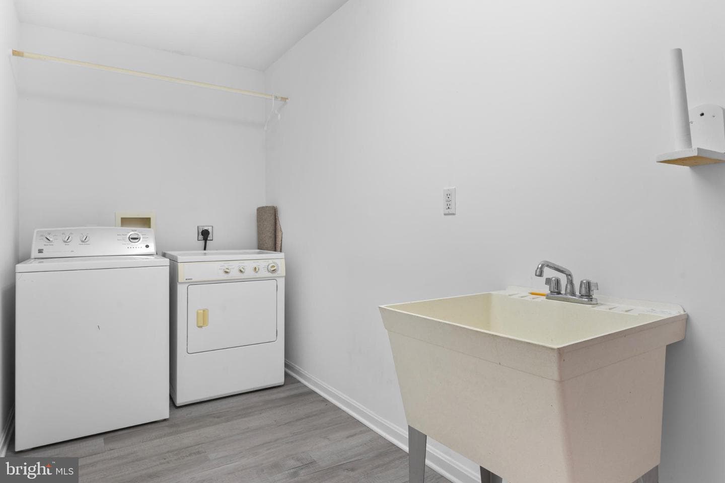 202 Monument Road photo 32