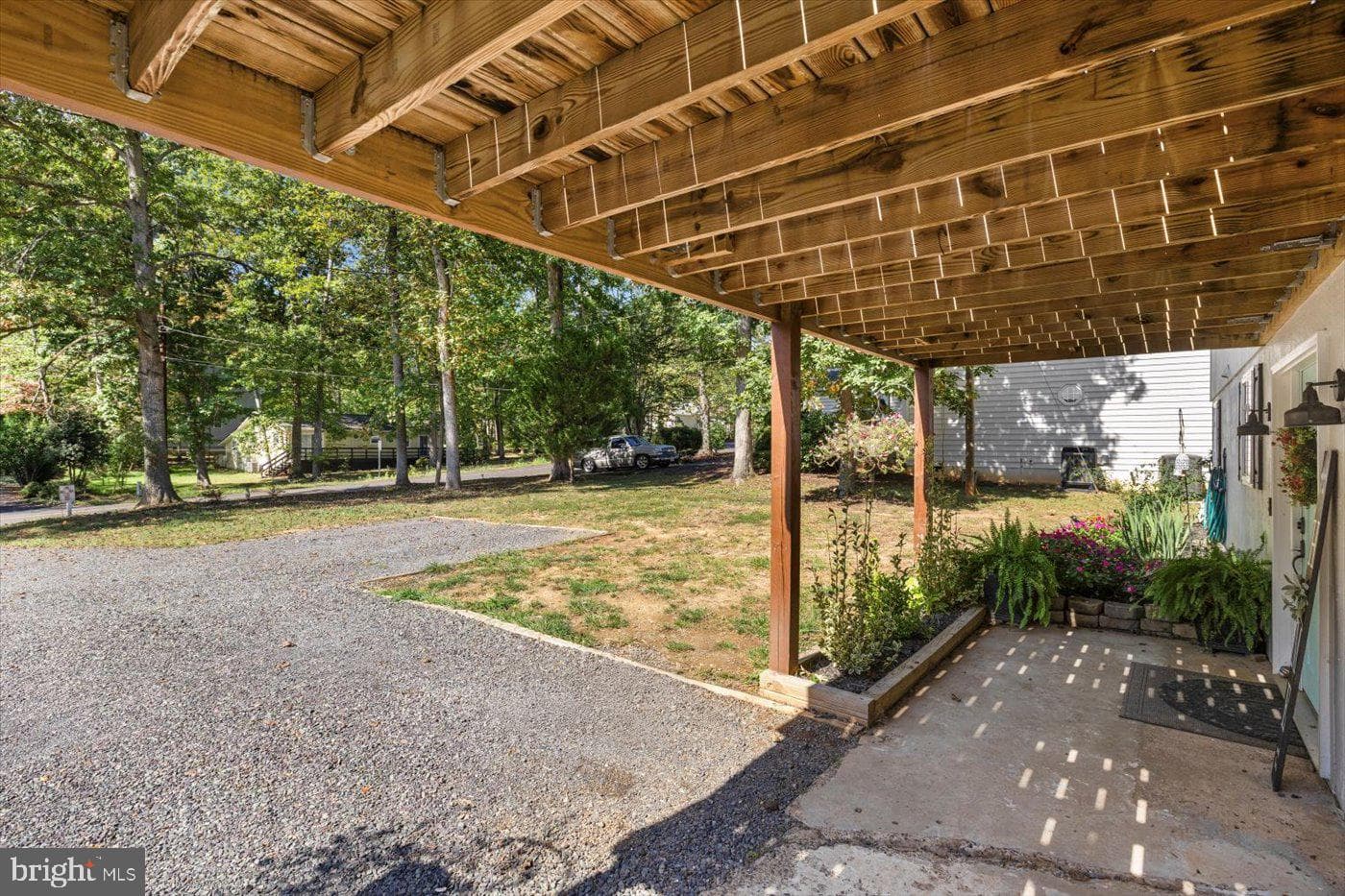 605 Mt Pleasant Drive photo 3