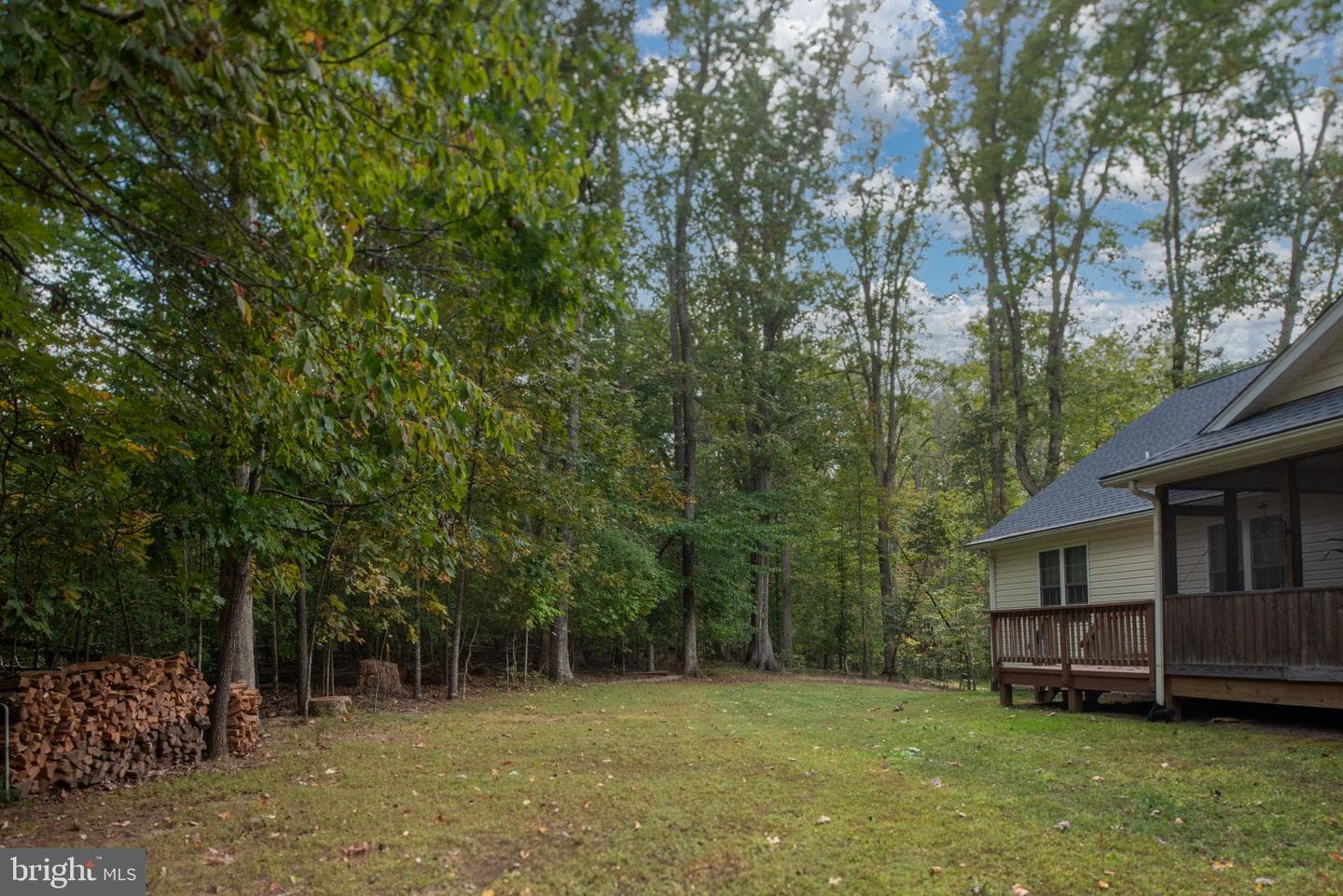 209 Edgemont Lane photo 2