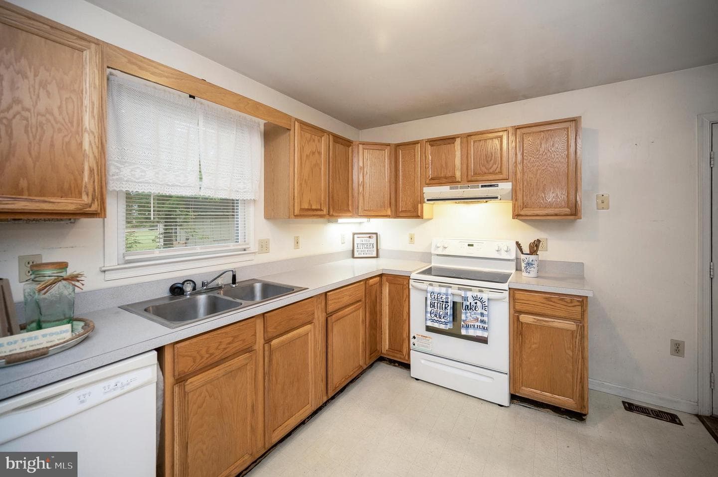 348 Yorktown Boulevard photo 17