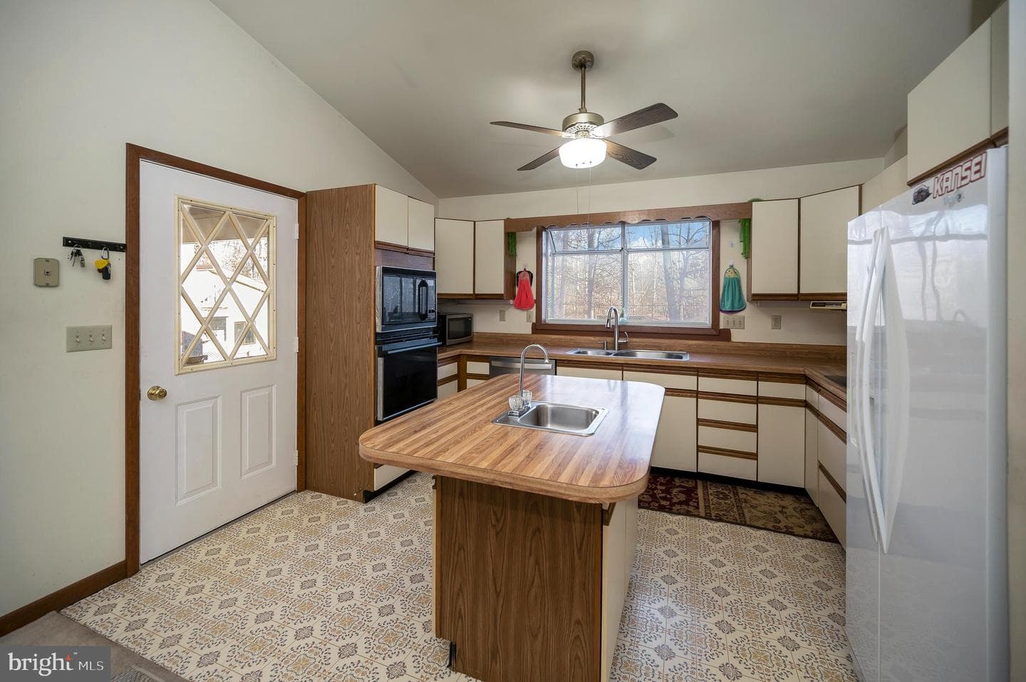 111 Birchside Circle photo 11
