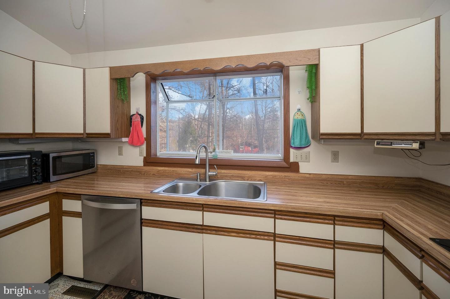 111 Birchside Circle photo 13