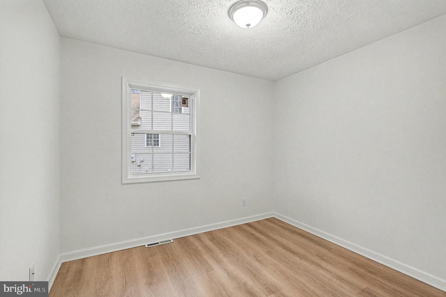 305 Green Street photo 23