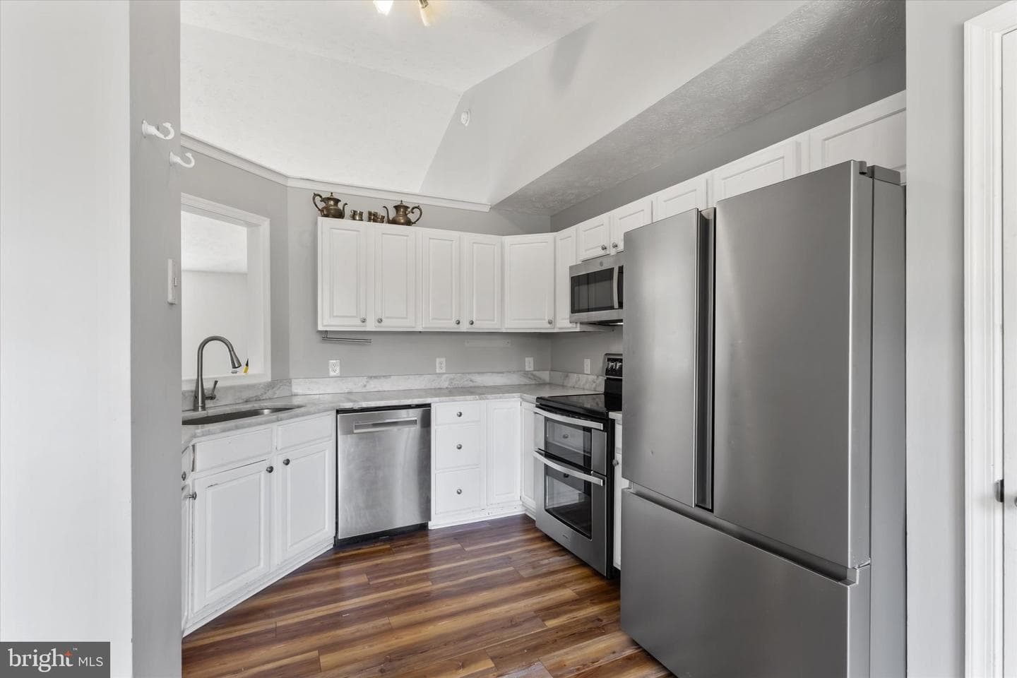 104 Carlyle Court photo 13