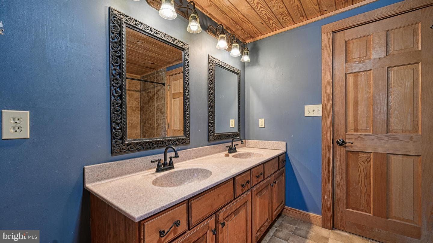 14425 Miller Road photo 16