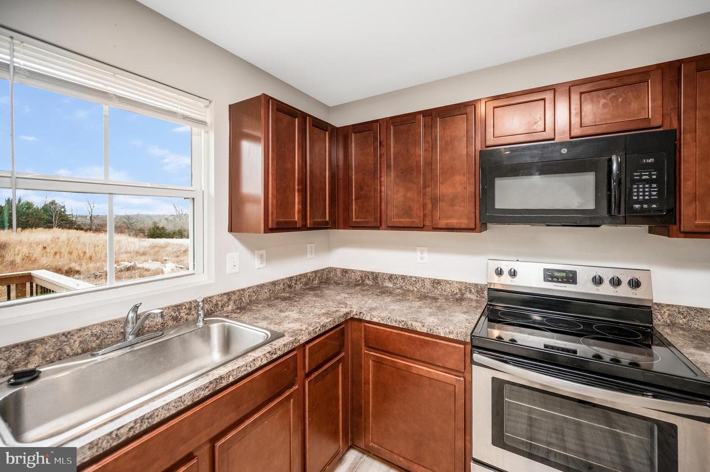 35252 Sara Court photo 7