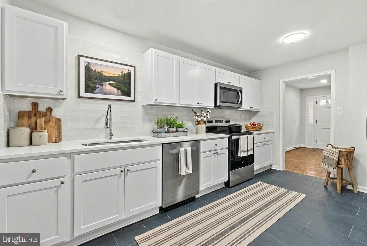10316 Meadows Road photo 3