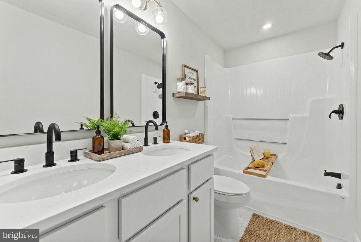 10316 Meadows Road photo 9