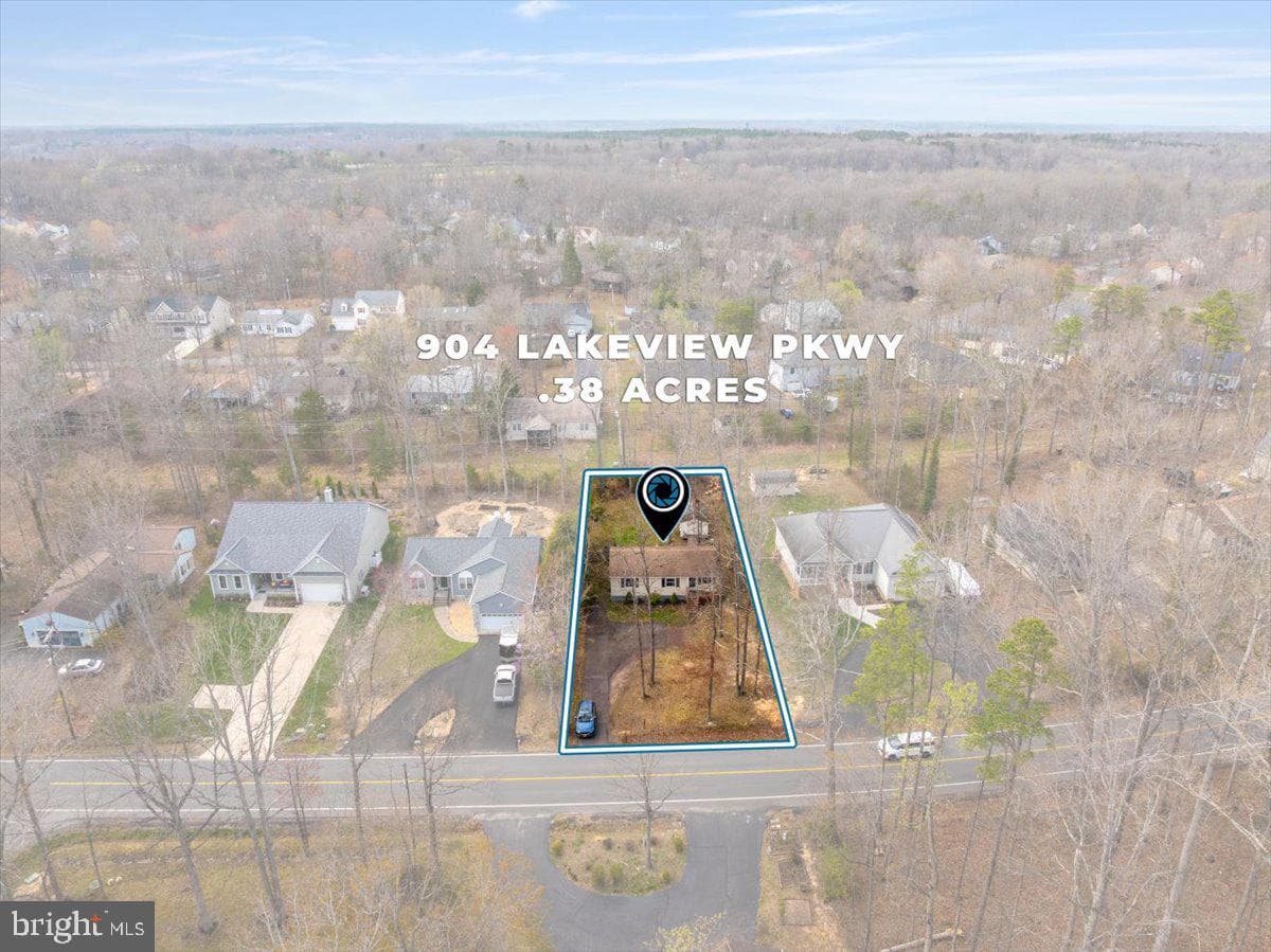 904 Lakeview Parkway photo 3