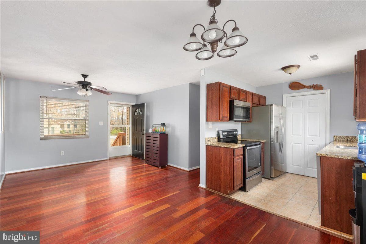 904 Lakeview Parkway photo 5