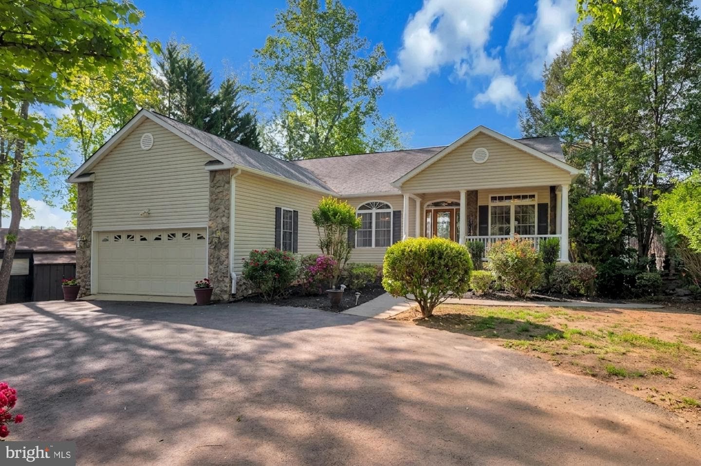 626 Cornwallis Avenue photo 3