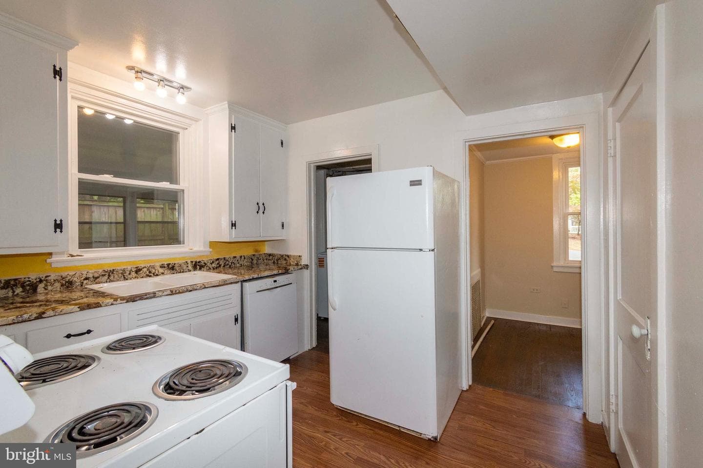 194 Morton St photo 16