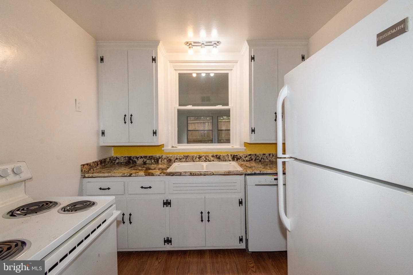 194 Morton St photo 17