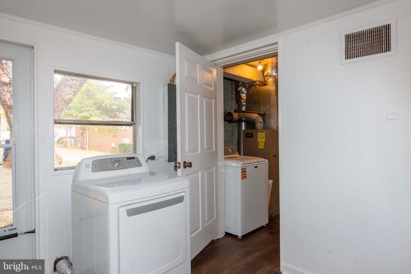 194 Morton St photo 26