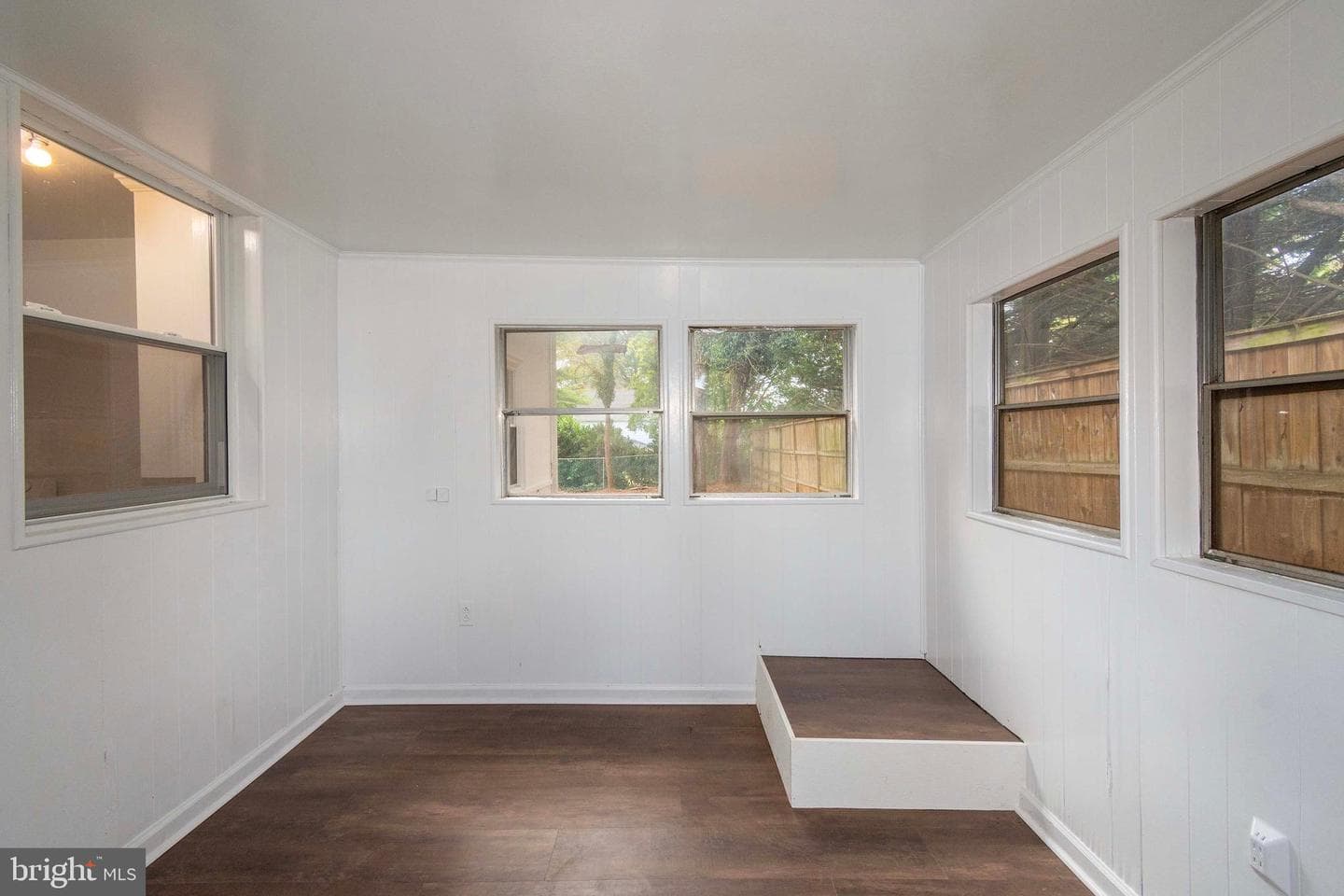 194 Morton St photo 27