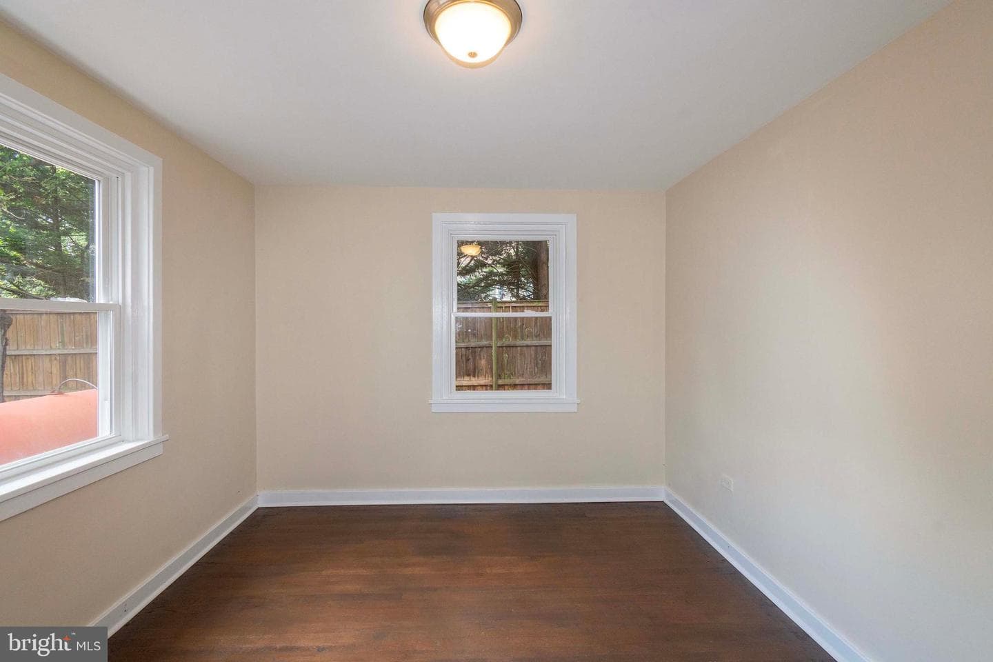 194 Morton St photo 28