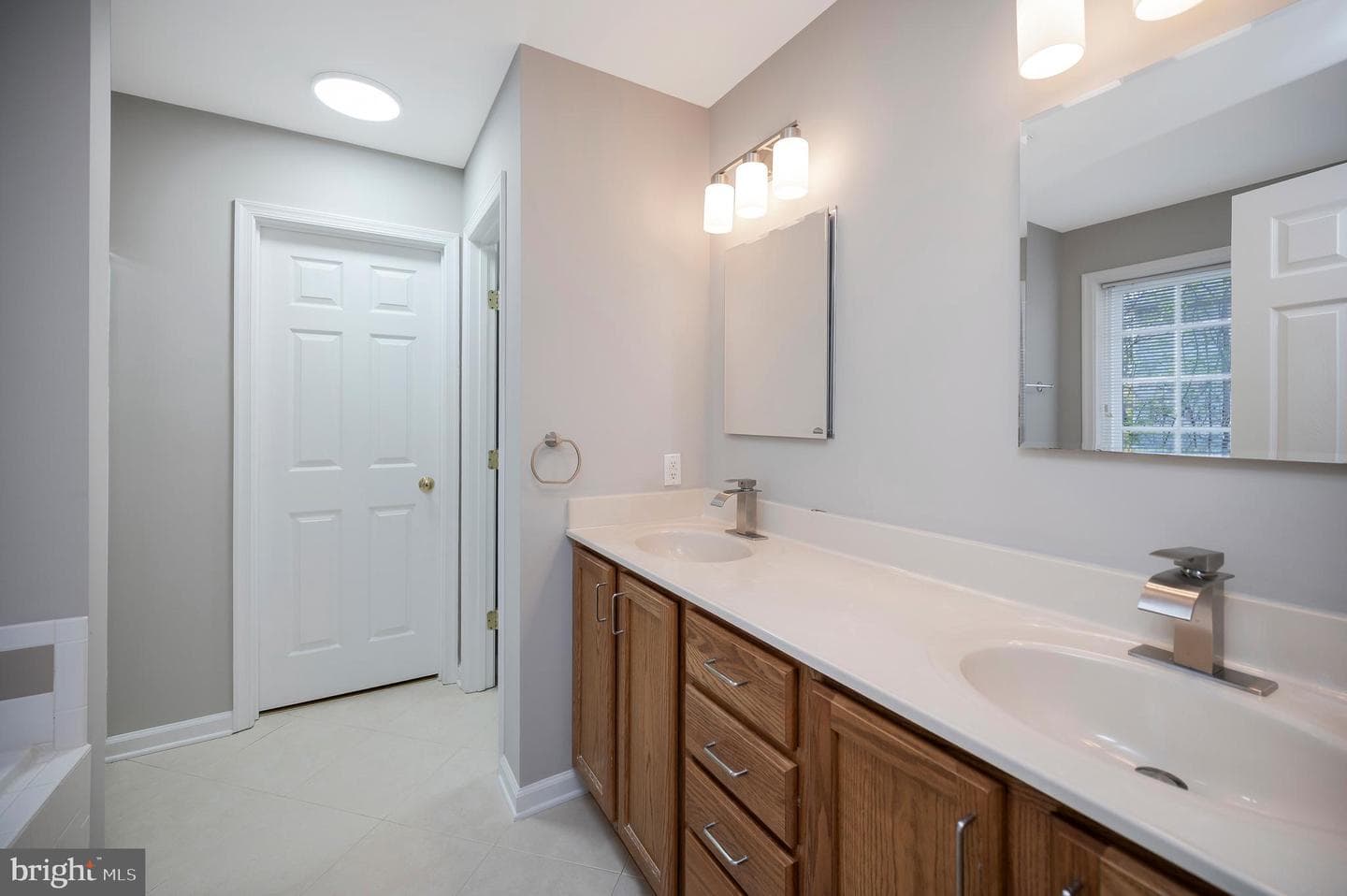 550 Harrison Circle photo 16