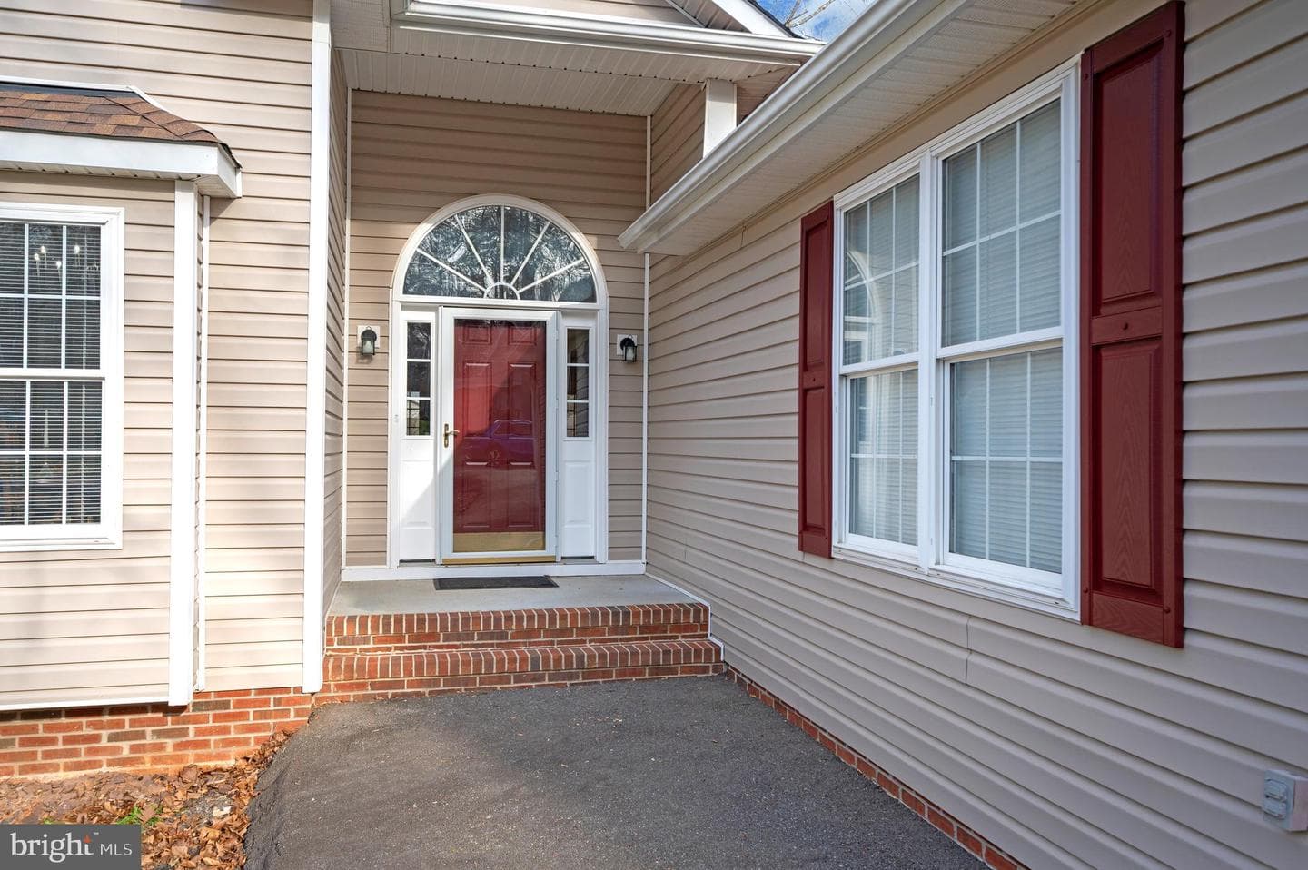 550 Harrison Circle photo 3