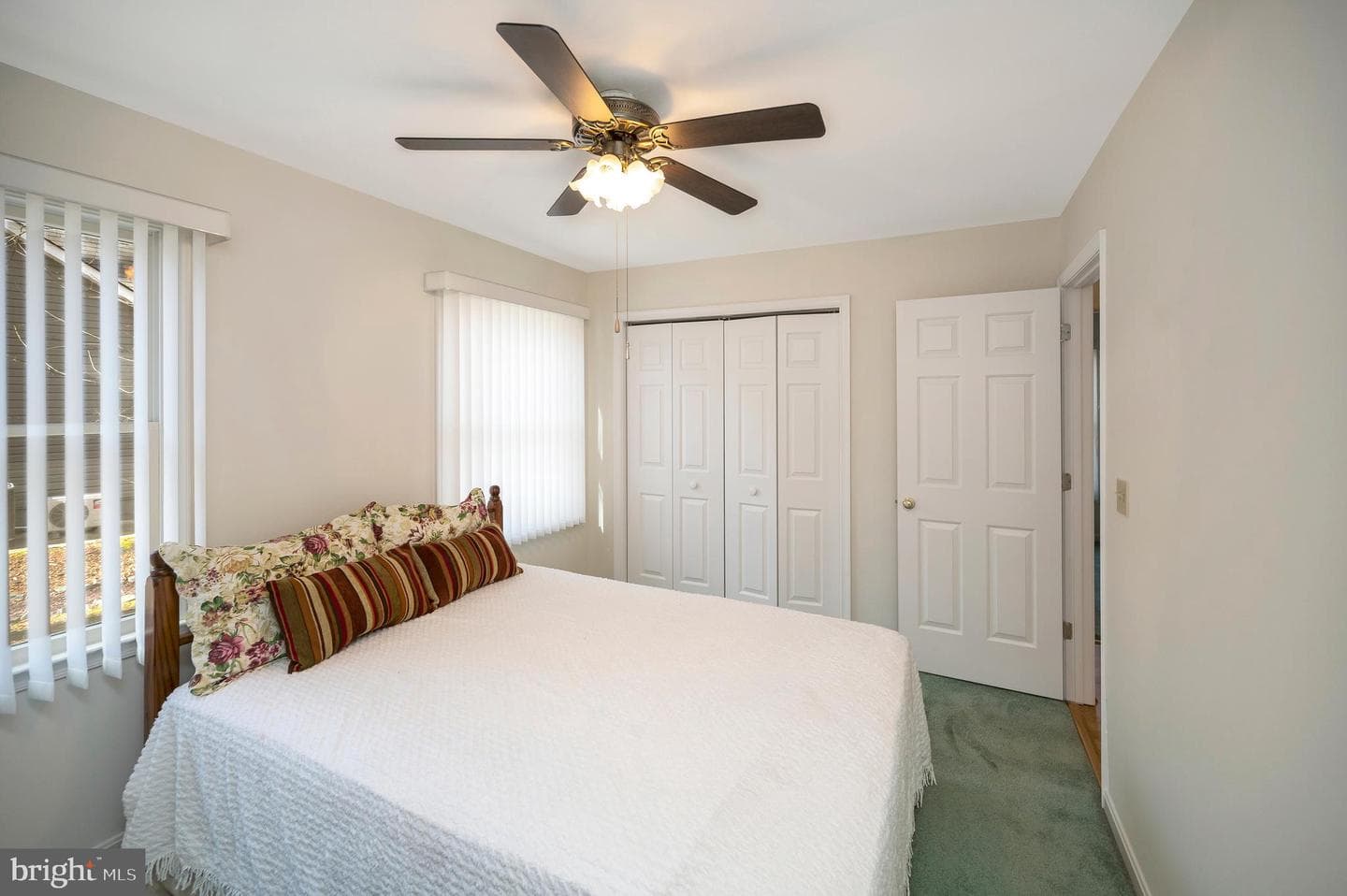 821 Eastover Parkway photo 33
