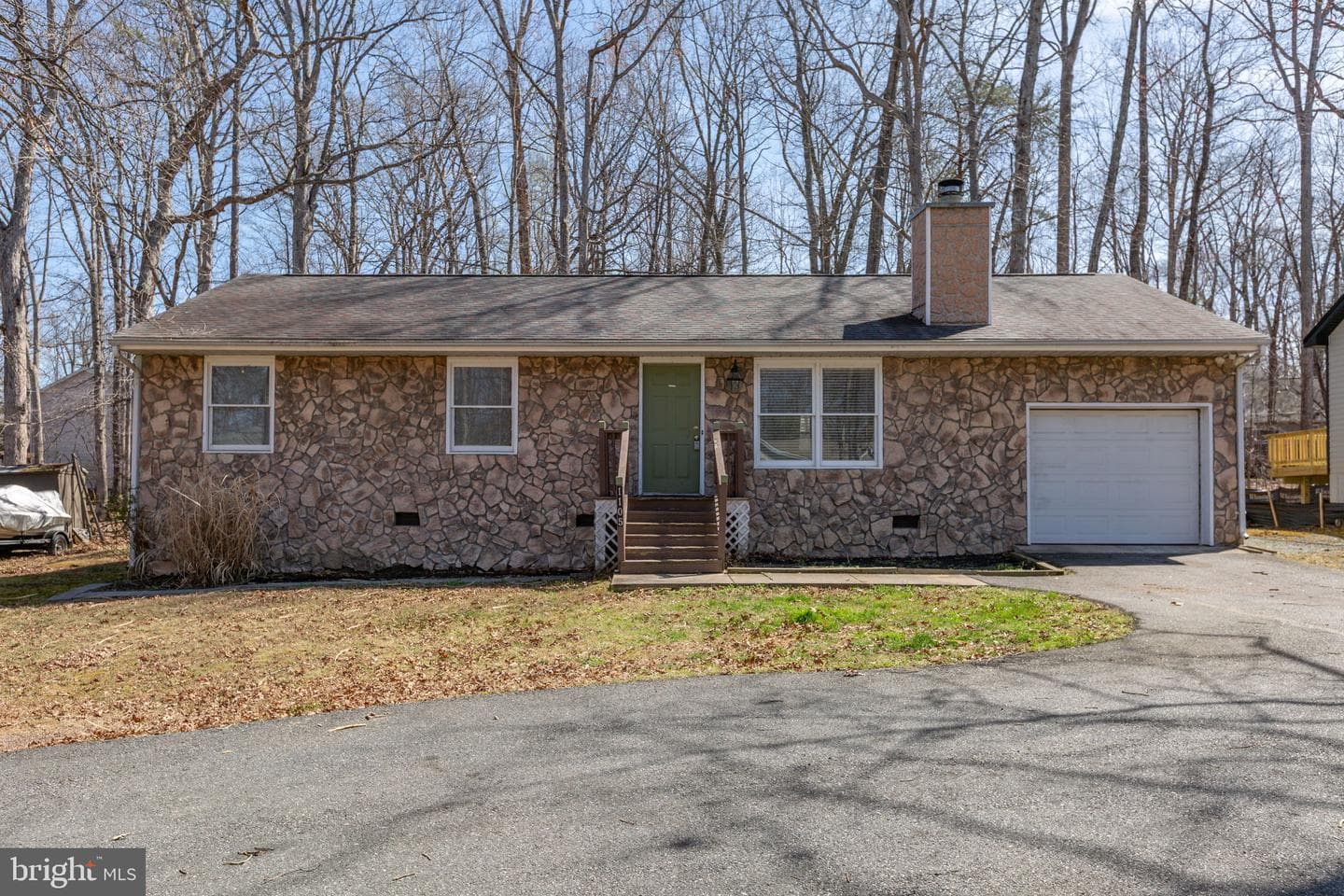 1105 Lakeview Parkway
