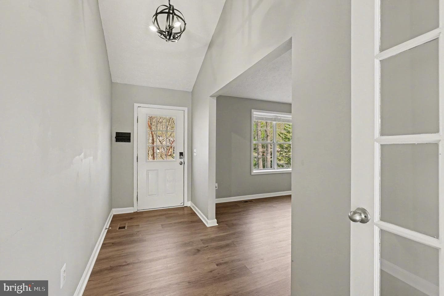 627 Mt Pleasant Drive photo 2